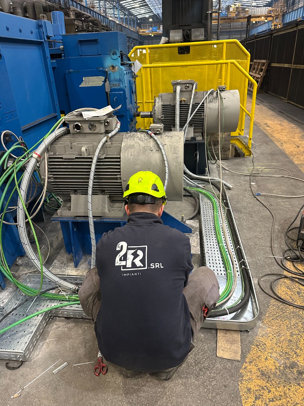 Cablaggio motori in stabilimento